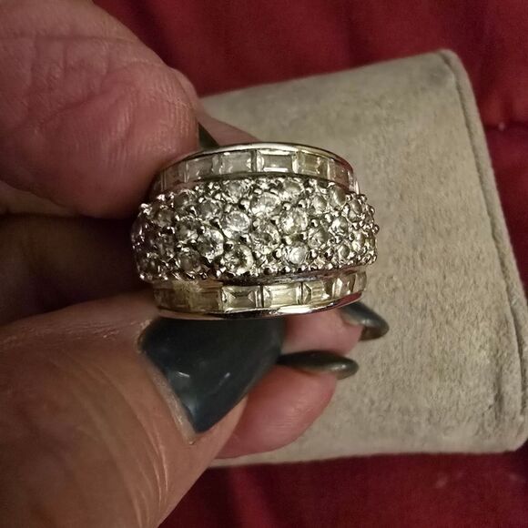 A HIGH END COSTUME PIECE WITH ROWS OF CZS BORDERED BY BAGUETTES - Picture 1 of 7